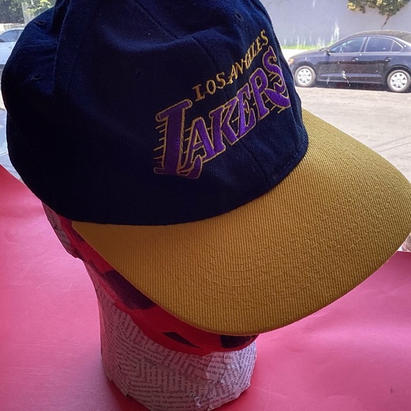 LAKERS L.A. - Picture 2 of 7